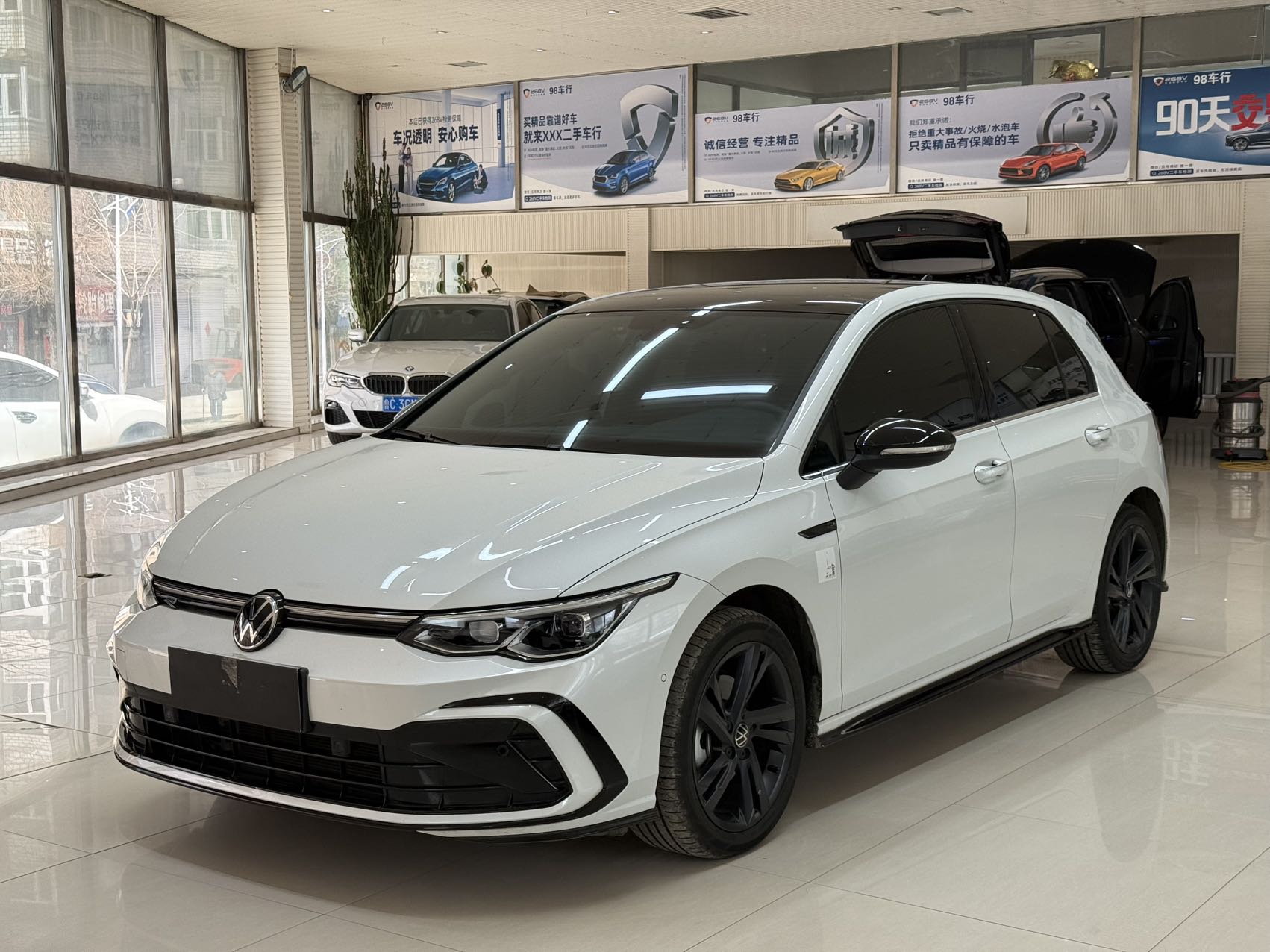 Volkswagen Golf,  2021 г. выпуска, 280TSI DSG R-Line