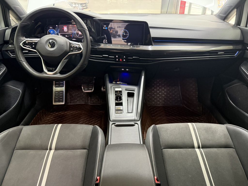 Volkswagen Golf, 2021 г. выпуска, 280TSI DSG R-Line - AUTO STAR