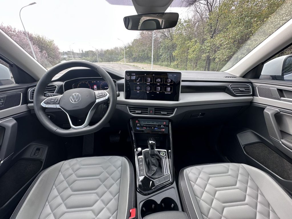 Volkswagen TAYRON 2023 года, 280TSI, передний привод, версия «Luxury Plus Advanced» - AUTO STAR