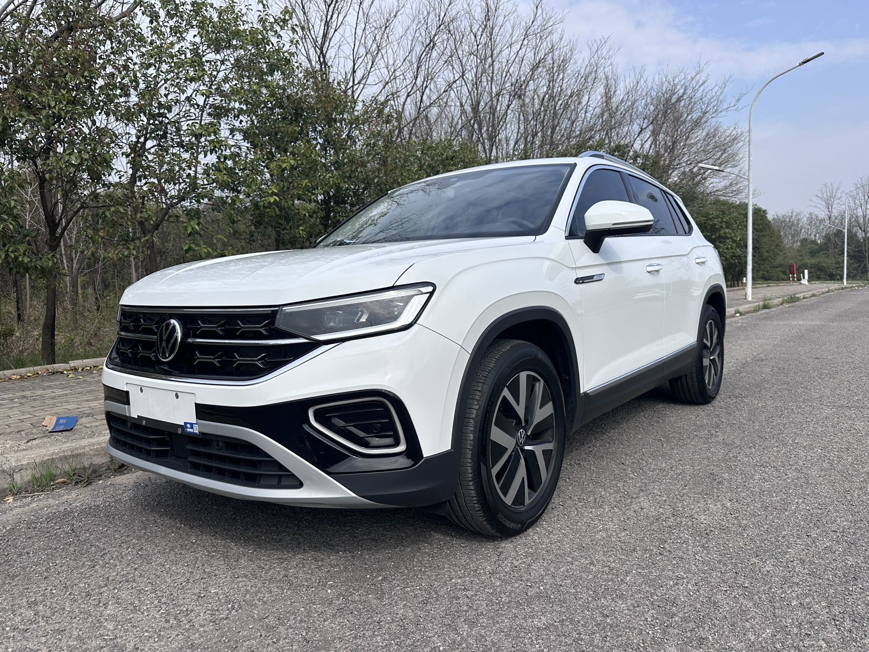Volkswagen TAYRON 2023 года,  280TSI, передний привод, версия «Luxury Plus Advanced»
