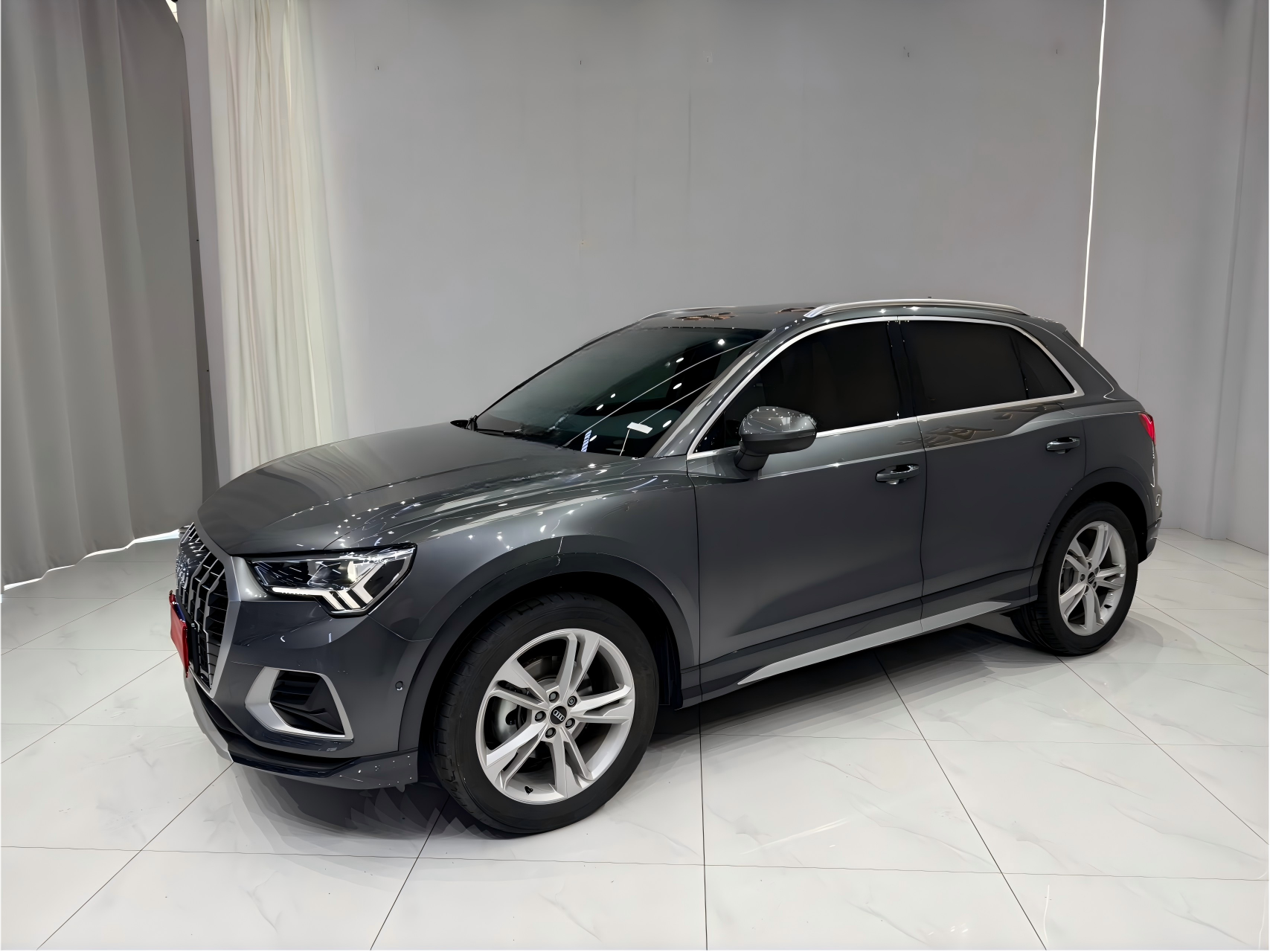Audi Q3,  2021 г. выпуска, 35 TFSI, версия «Stylish Elegance»