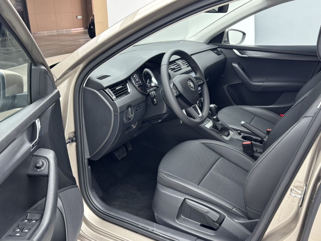 Skoda Octavia 2022 года,1,5 л, автоматическая коробка передач, версия «Comfort» - AUTO STAR