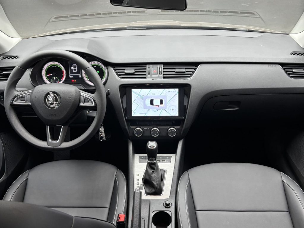 Skoda Octavia 2022 года,1,5 л, автоматическая коробка передач, версия «Comfort» - AUTO STAR