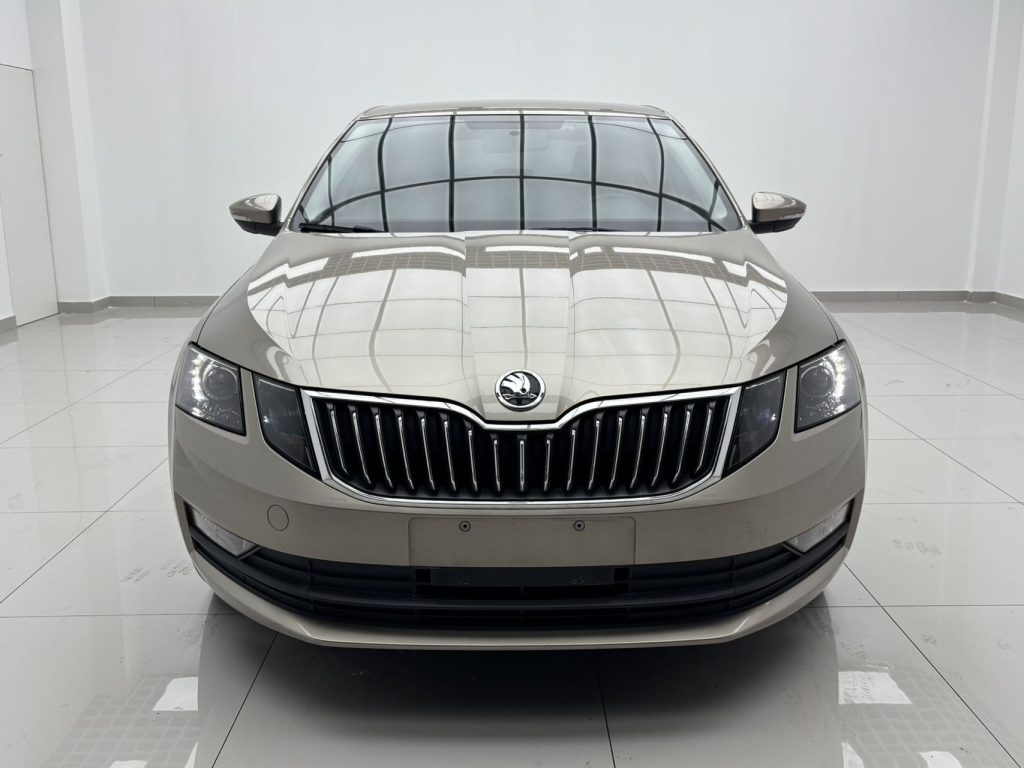 Skoda Octavia 2022 года,1,5 л, автоматическая коробка передач, версия «Comfort» - AUTO STAR