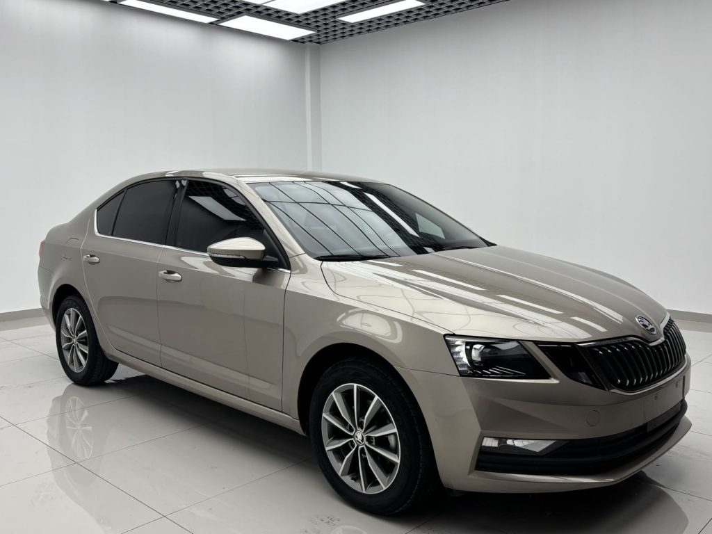Skoda Octavia 2022 года,1,5 л, автоматическая коробка передач, версия «Comfort» - AUTO STAR