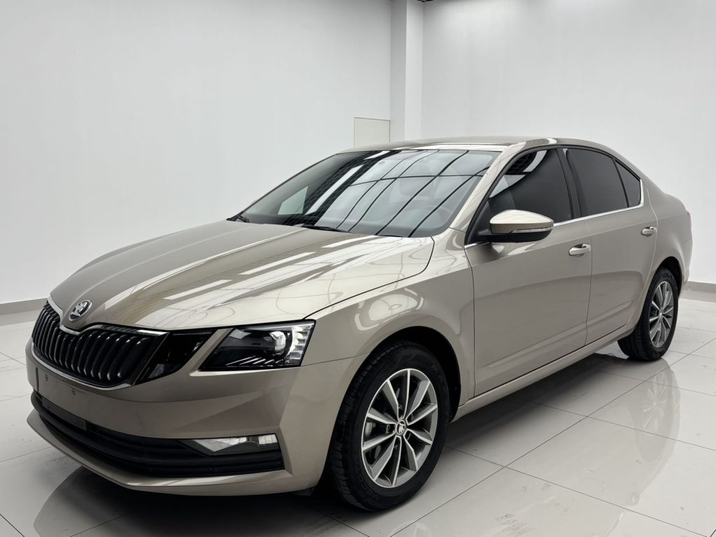 Skoda Octavia 2022 года,1,5 л, автоматическая коробка передач, версия «Comfort» - AUTO STAR
