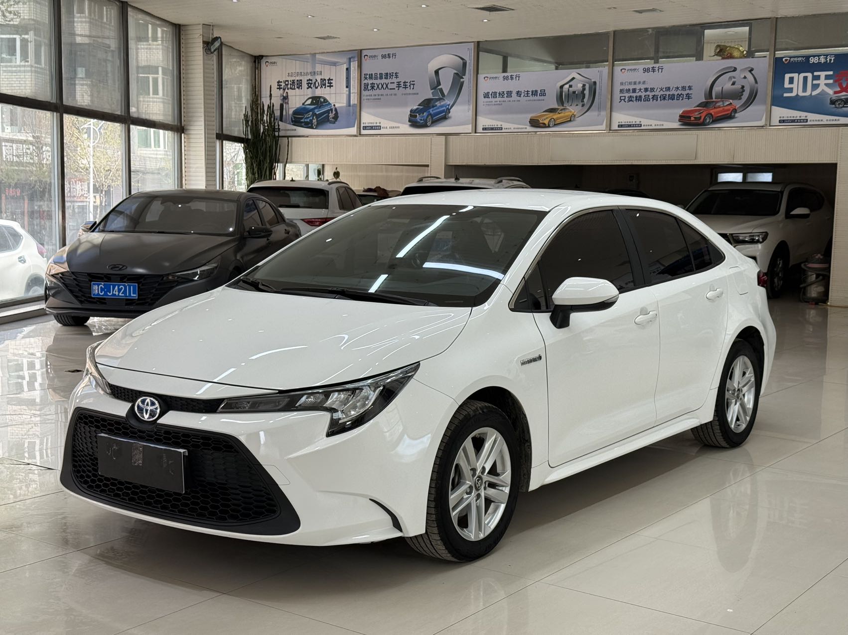 Toyota LEVIN,  2022 г. выпуска, гибрид 1.8H E-CVT, версия «Progress»