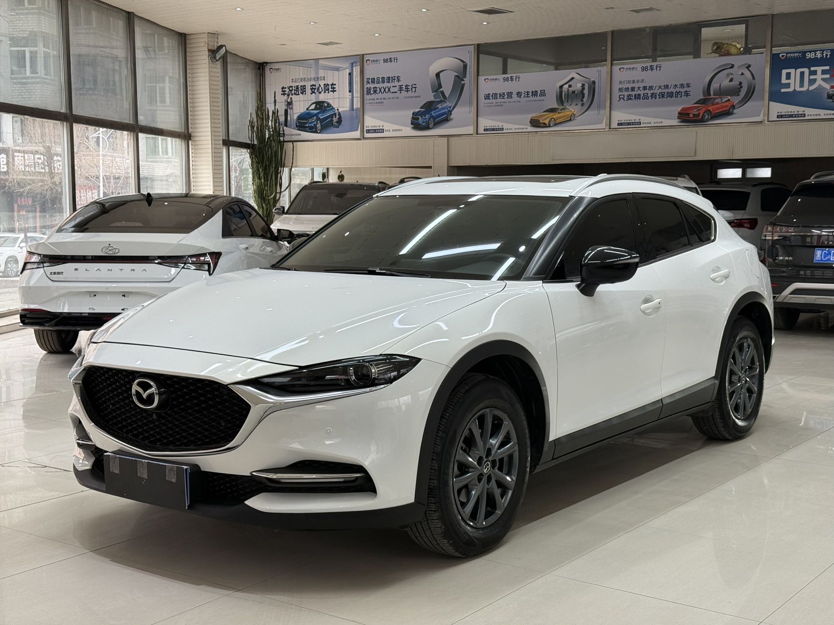 Mazda CX-4  2021 г. 2,0 л, АКПП, передний привод, версия «Skyline»