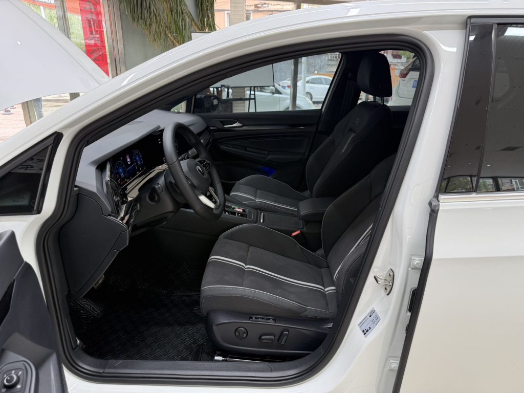 Volkswagen Golf, 2021 г. выпуска, 280TSI DSG R-Line - AUTO STAR
