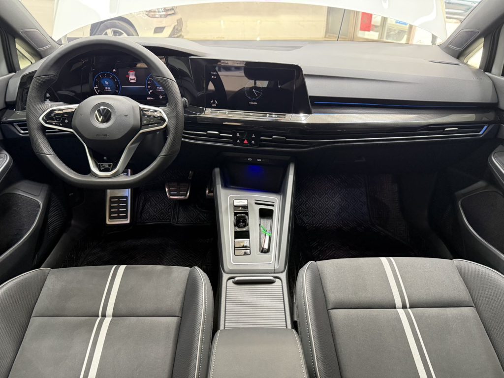 Volkswagen Golf, 2021 г. выпуска, 280TSI DSG R-Line - AUTO STAR