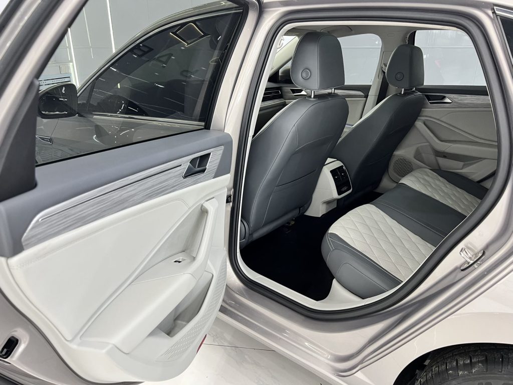Volkswagen SAGITAR 2023 модельного года, версия 280TSI DSG Transcend Plus - AUTO STAR