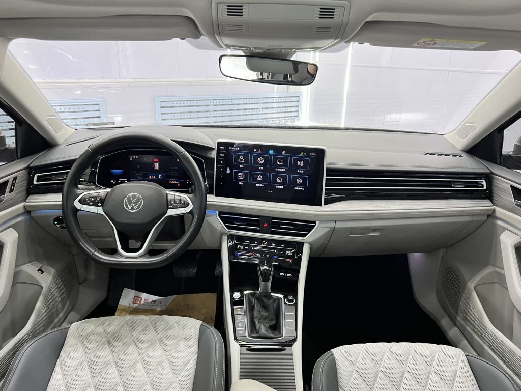 Volkswagen SAGITAR 2023 модельного года, версия 280TSI DSG Transcend Plus - AUTO STAR