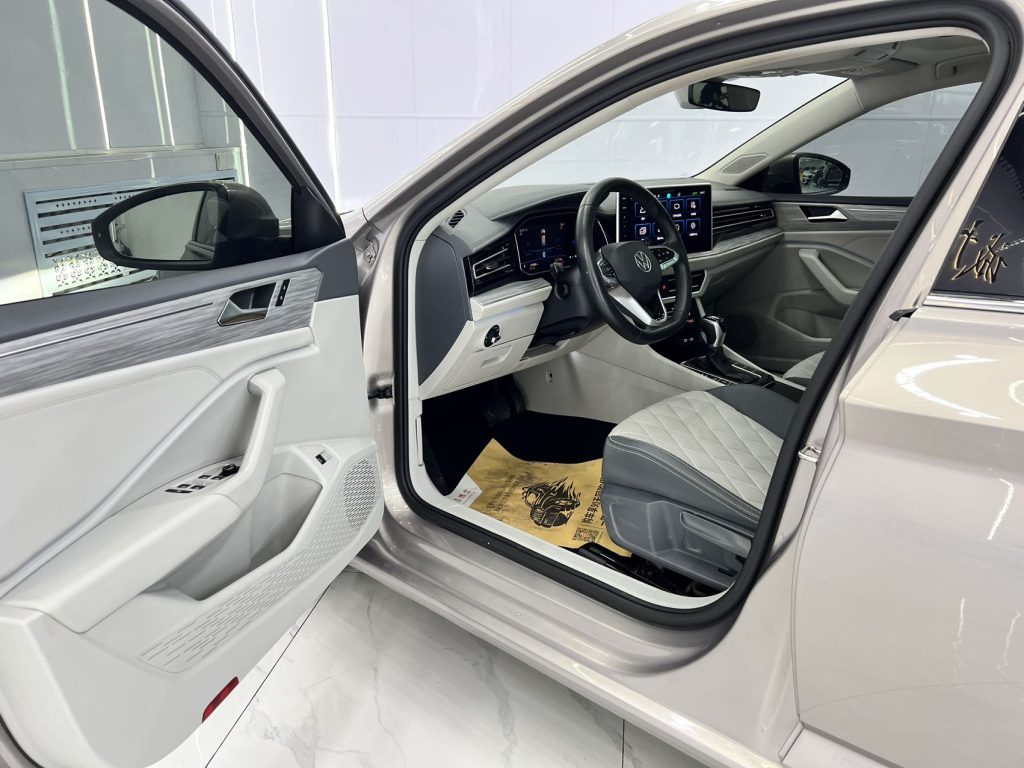 Volkswagen SAGITAR 2023 модельного года, версия 280TSI DSG Transcend Plus - AUTO STAR