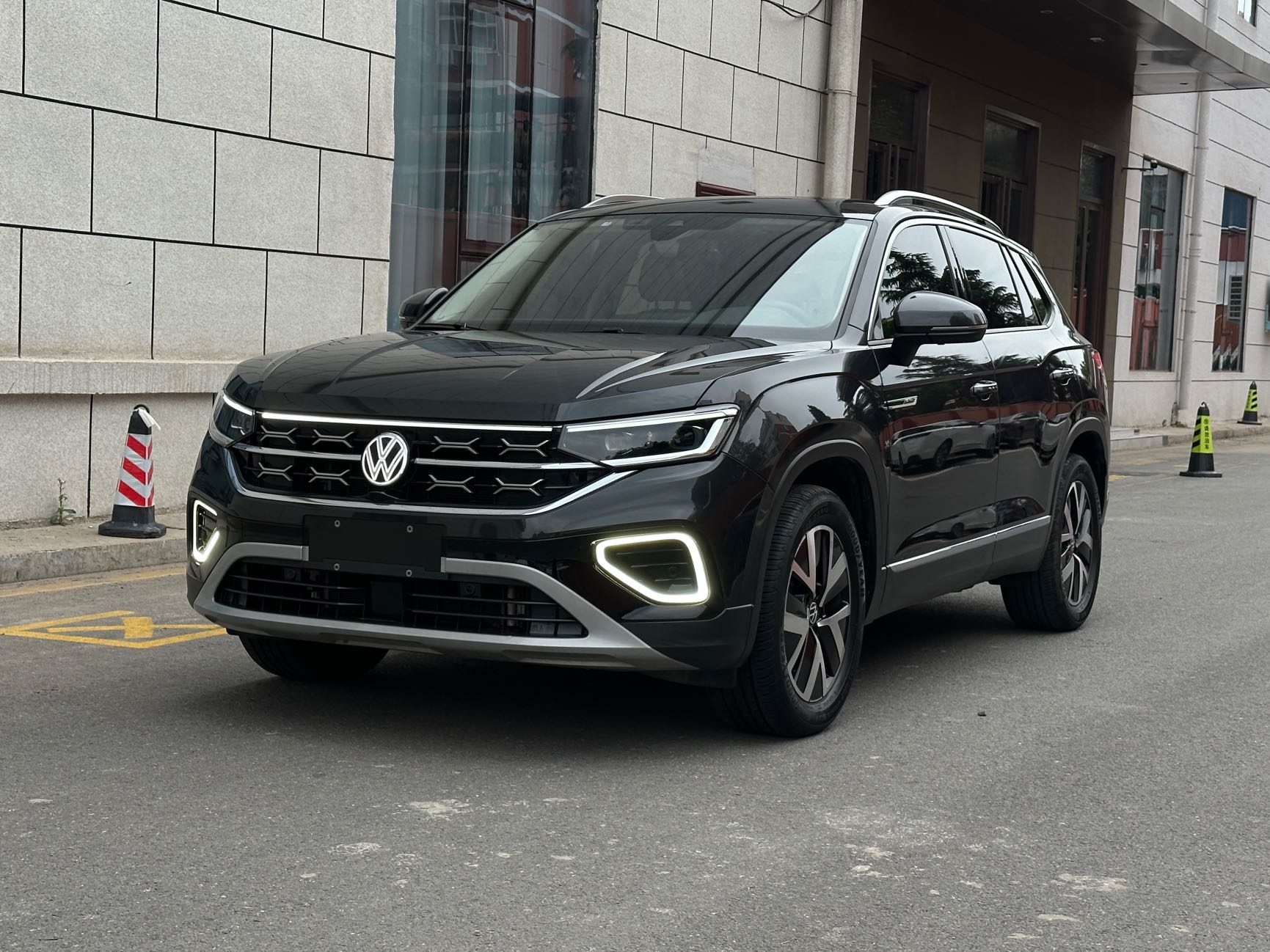 Volkswagen TAYRON,  2023 модельный год, 280TSI, передний привод, версия «Luxury Plus Advanced»