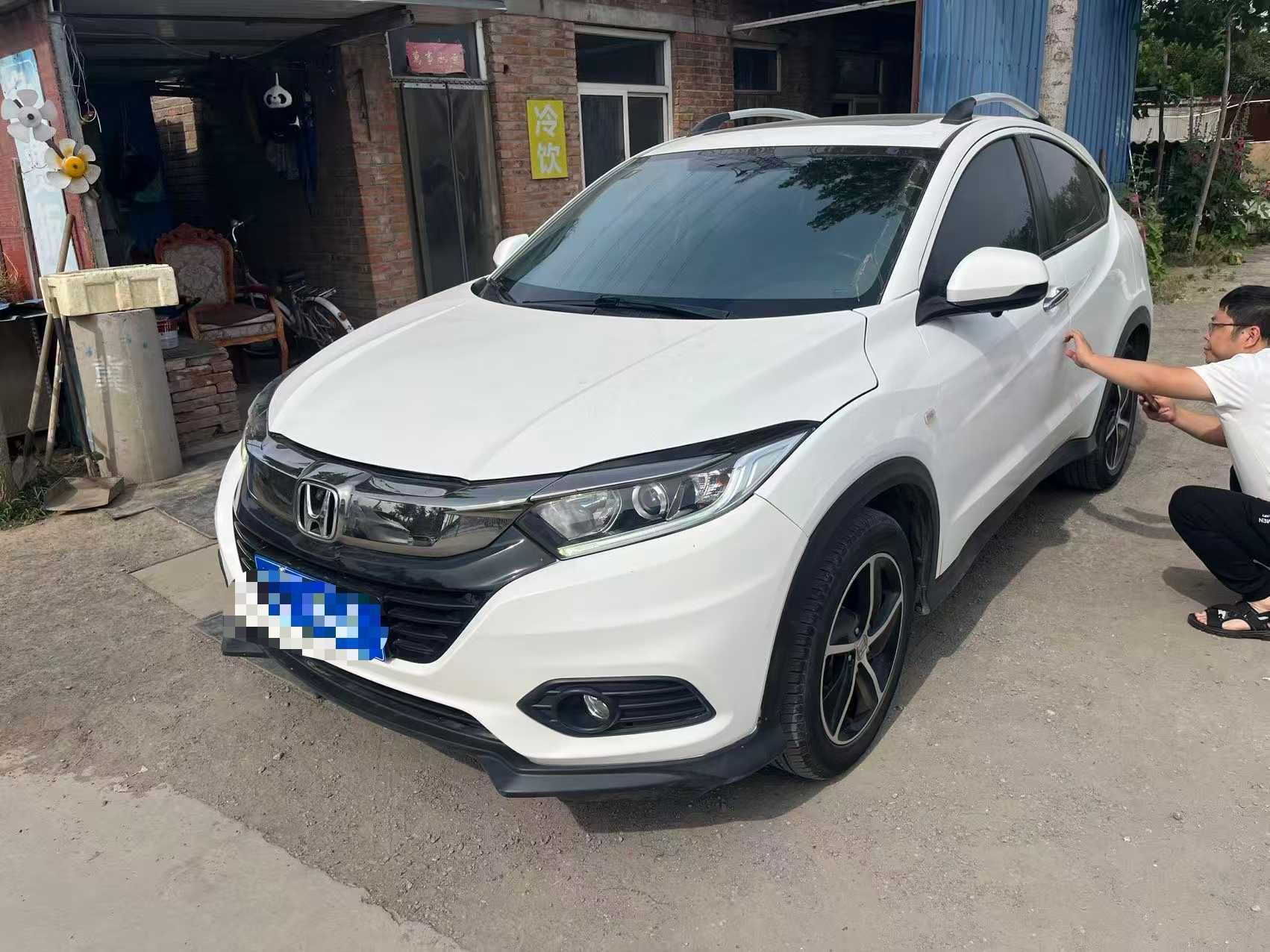 Honda Vezel  Белый 2022 модельного года, 1,5 л, CVT, версия «Phantom Night Pioneer»