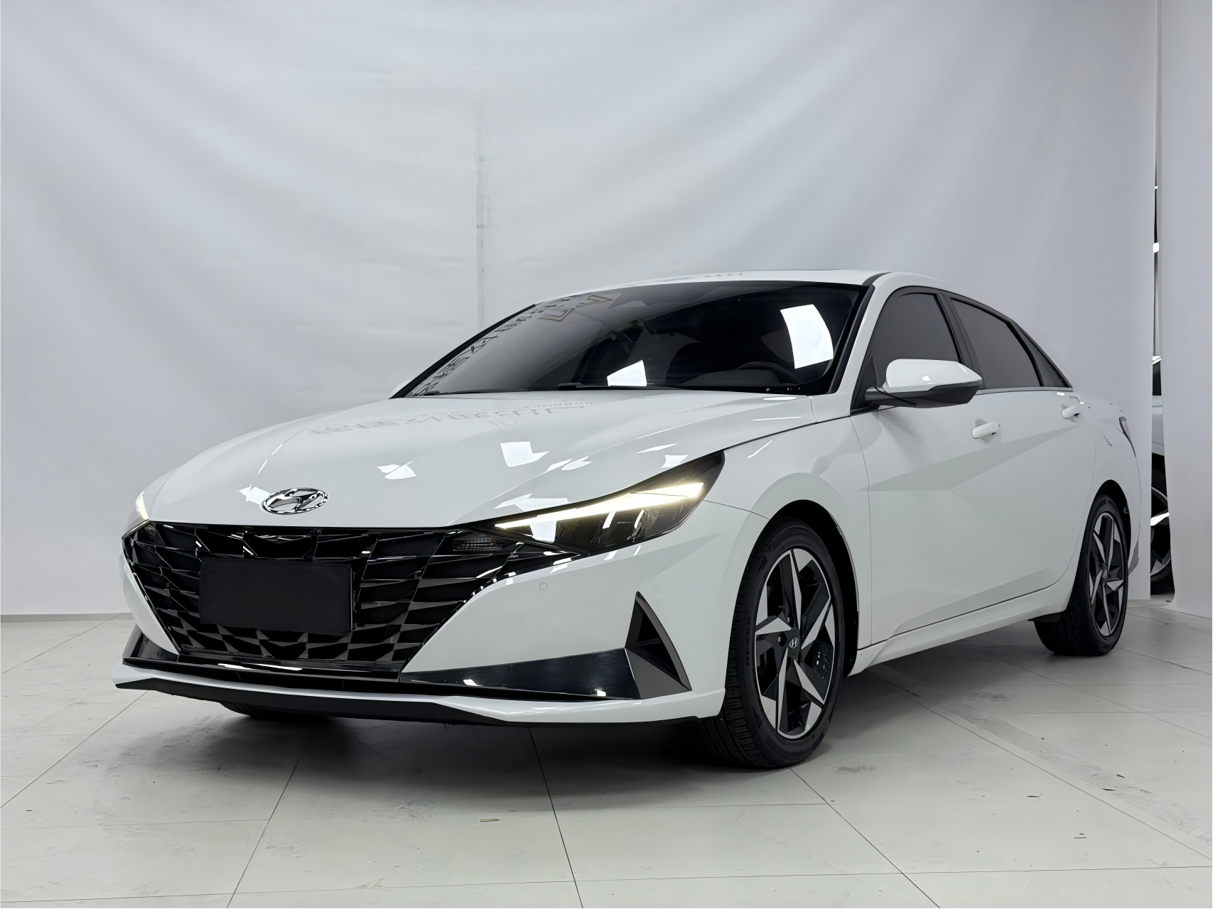 Hyundai Elantra, 2023 модельный год, 1,5 л, CVT, версия LUX