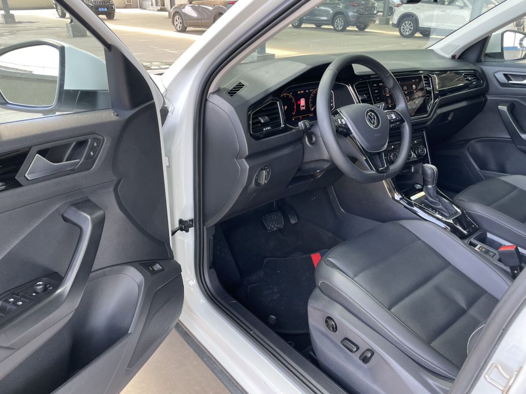 Volkswagen T-ROC 2022 модельный год 280TSI DSG 2WD Comfort PLUS - AUTO STAR