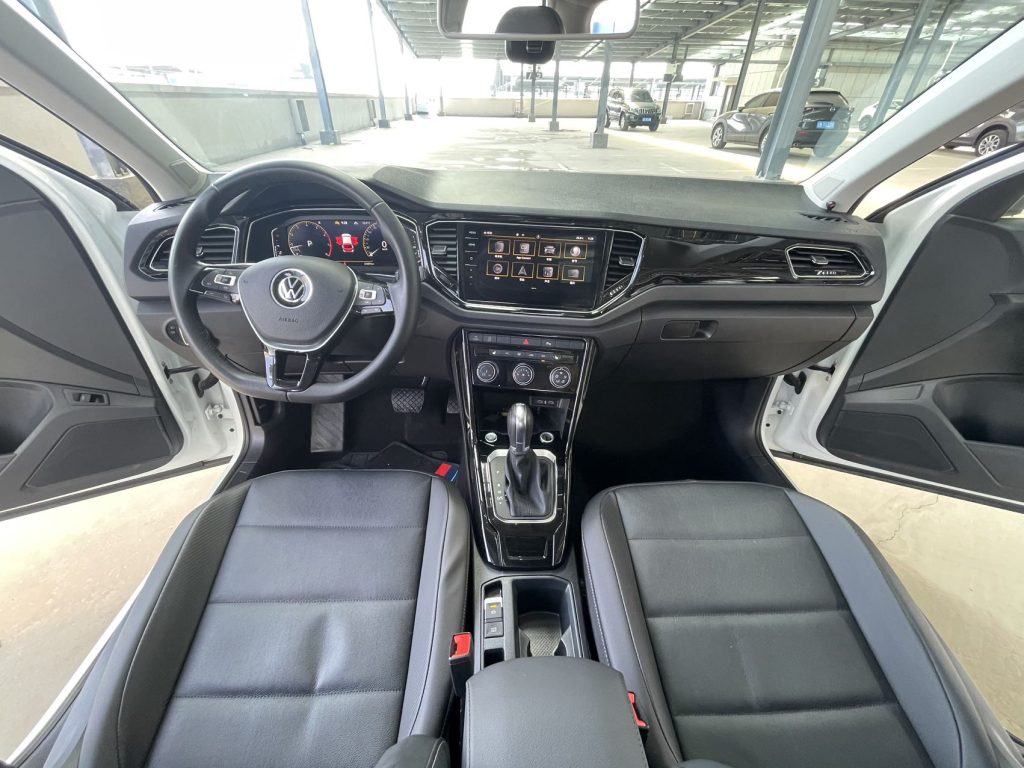 Volkswagen T-ROC 2022 модельный год 280TSI DSG 2WD Comfort PLUS - AUTO STAR