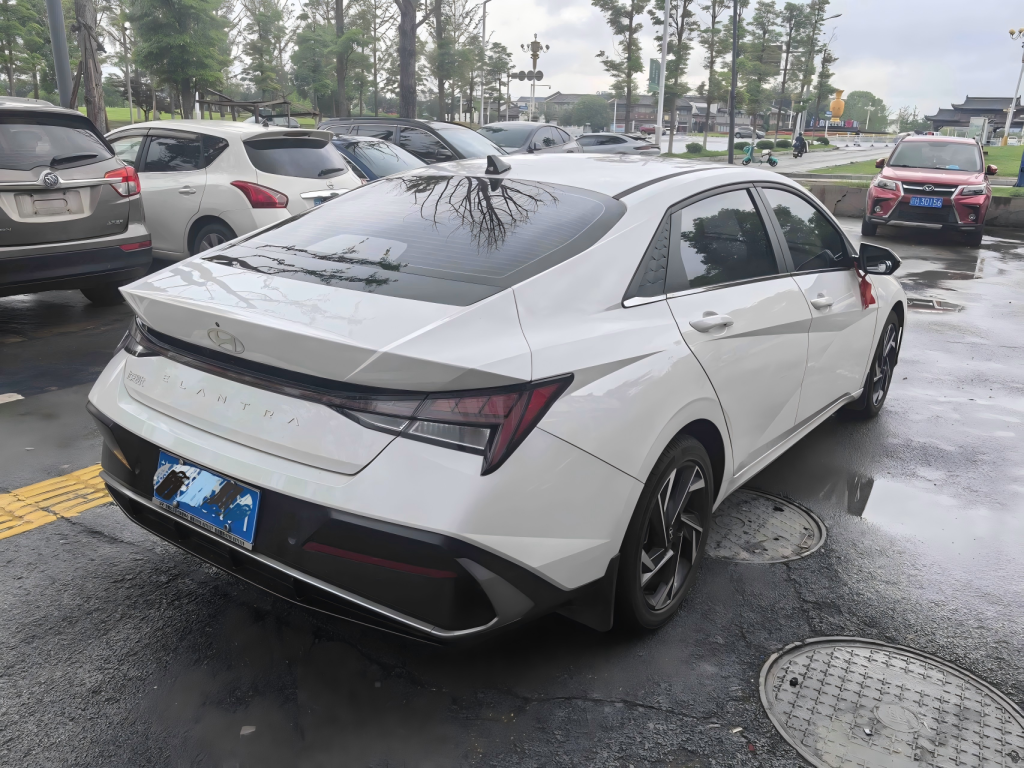 Hyundai Elantra, 2023 модельный год, 1,5 л, CVT, версия LUX - AUTO STAR