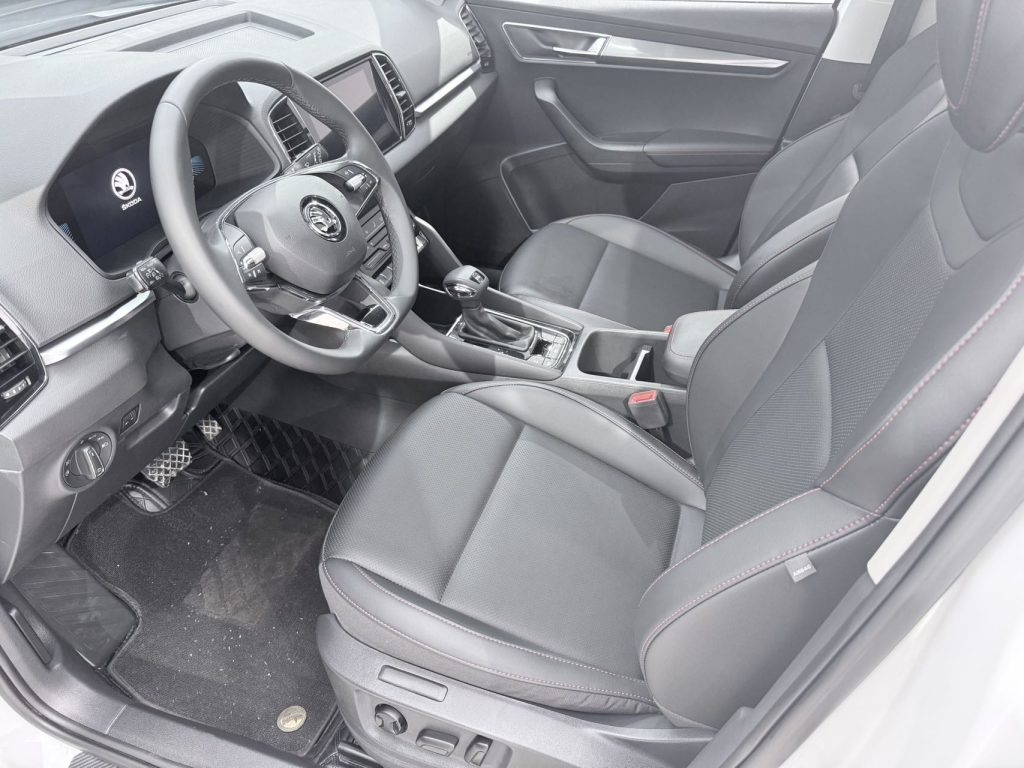 Skoda Karoq 2023 года выпуска, белый, 280TSI, версия «Premium» - AUTO STAR