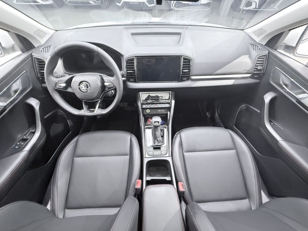Skoda Karoq 2023 года выпуска, белый, 280TSI, версия «Premium» - AUTO STAR
