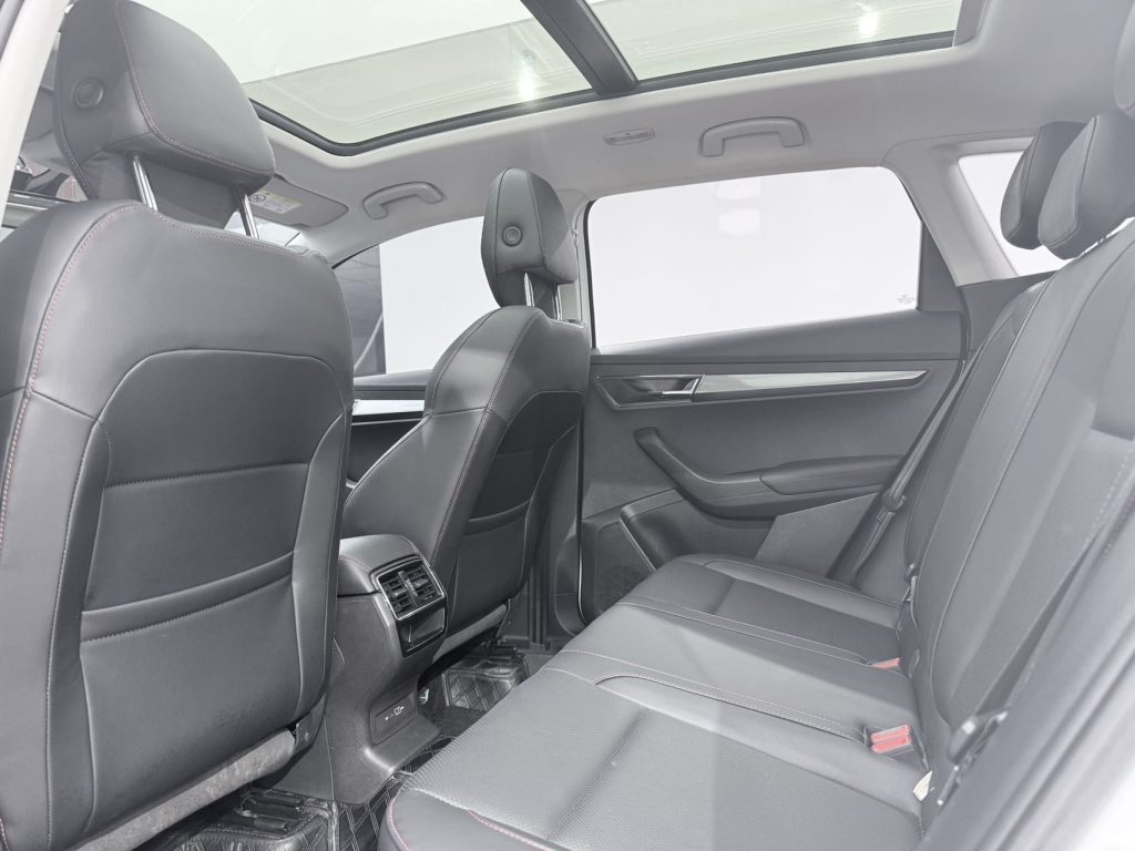Skoda Karoq 2023 года выпуска, белый, 280TSI, версия «Premium» - AUTO STAR