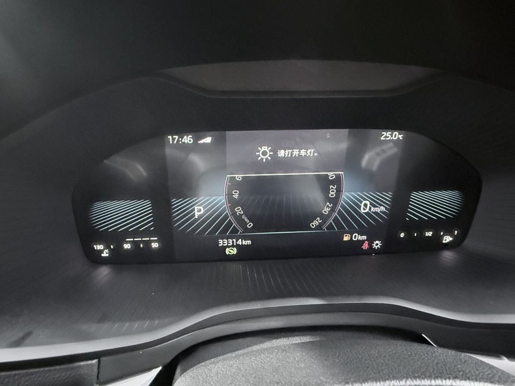 Skoda Karoq 2023 года выпуска, белый, 280TSI, версия «Premium» - AUTO STAR