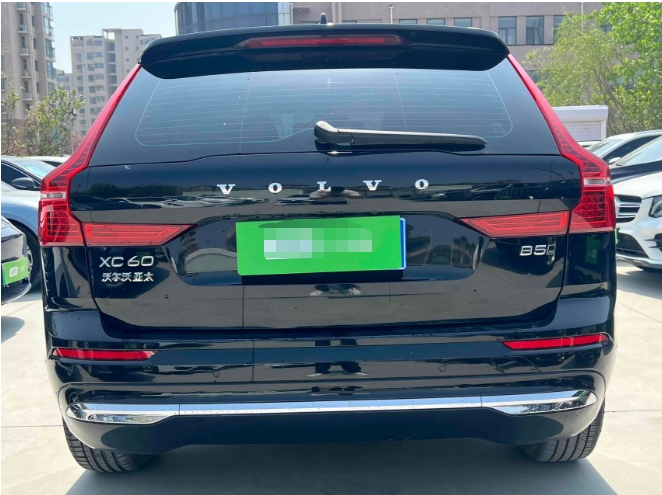 Volvo XC60 2023 B5 4WD Zhiyi Luxury Edition - Huishida Trading
