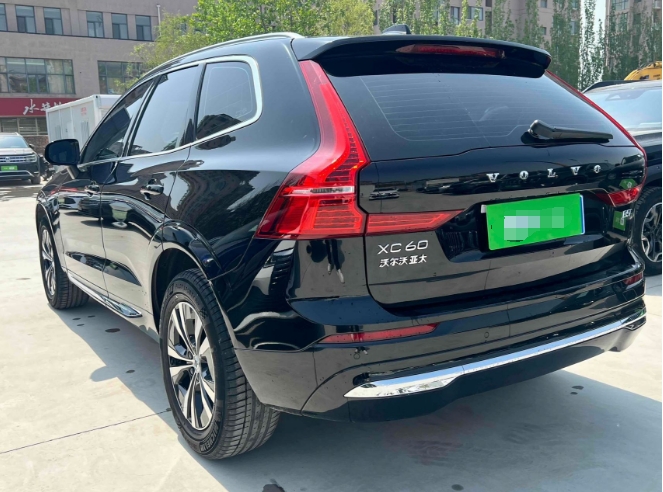 Volvo XC60 2023 B5 4WD Zhiyi Luxury Edition - Huishida Trading