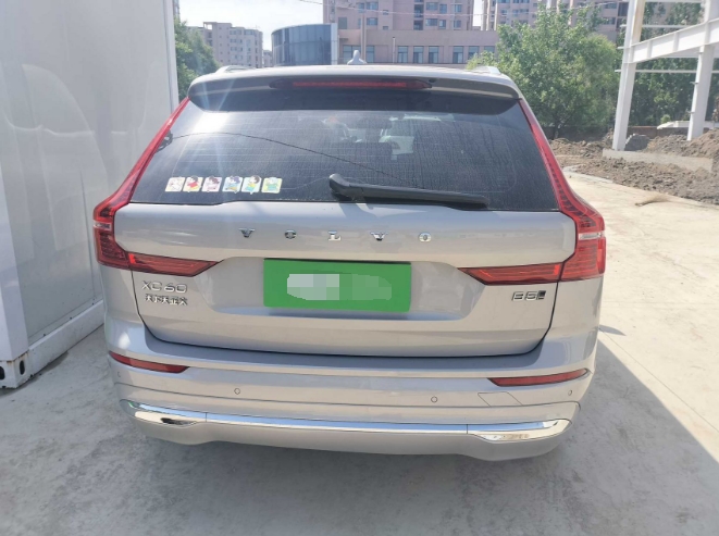 Volvo XC60 2022 B5 4WD Zhiyi Luxury Edition - Huishida Trading