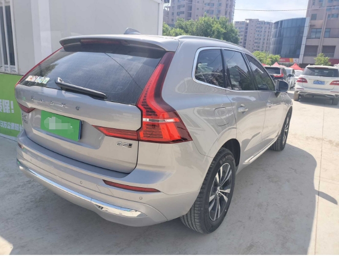 Volvo XC60 2022 B5 4WD Zhiyi Luxury Edition - Huishida Trading