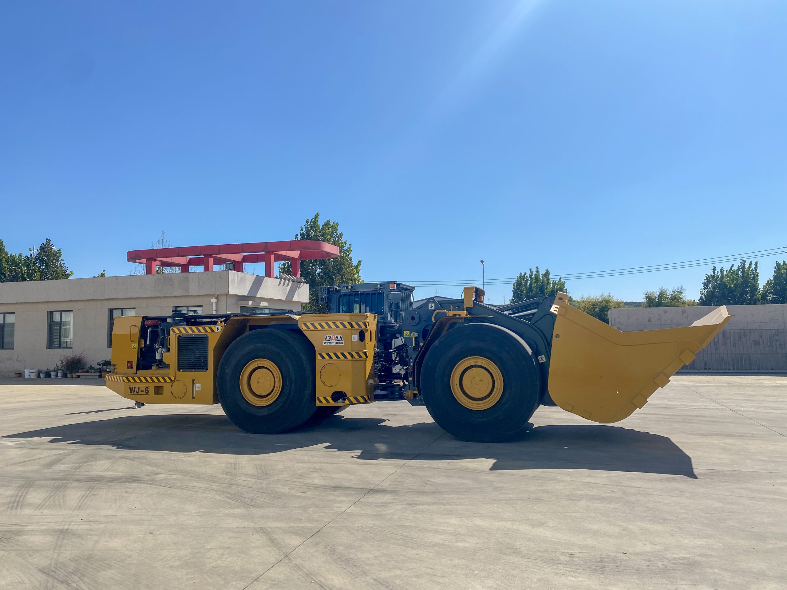 Как заводы улучшают экологичность ковшовых погрузчиков?