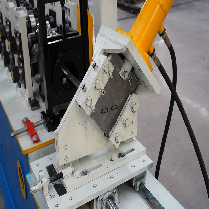 Станок для холодной гибки и формовки пазов в теплицах