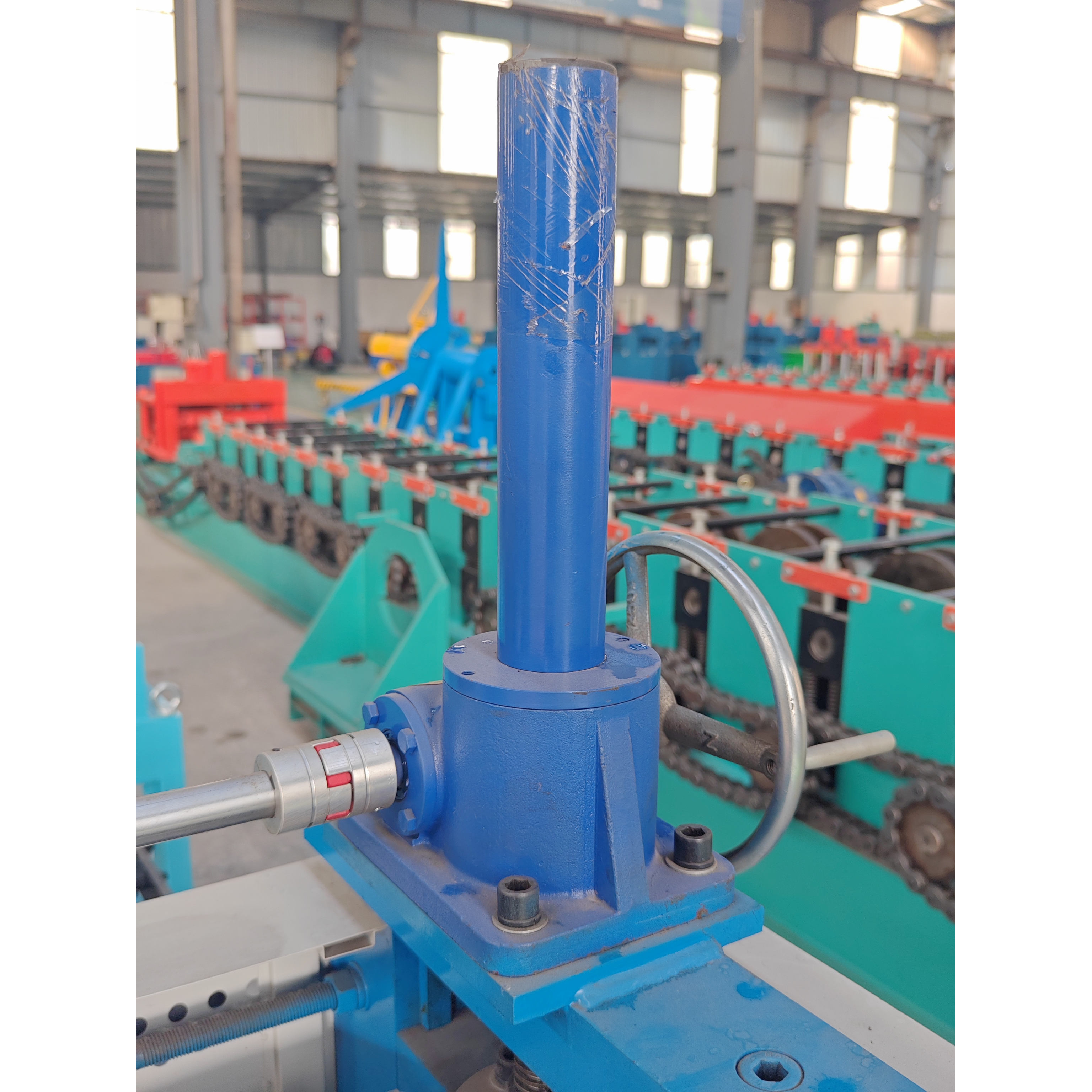 Штамповочный станок для тиснения металла