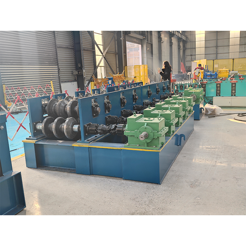 Автоматический трехволновой станок для производства дорожных ограждений с компонентами ПЛК для прокатки стальных дорожных ограждений