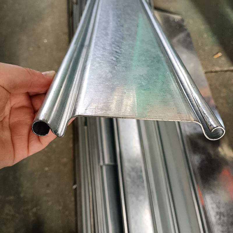 Высокоточный автоматический станок для изготовления рольставней. Профессиональный станок для профилирования рулонных ворот на заказ.