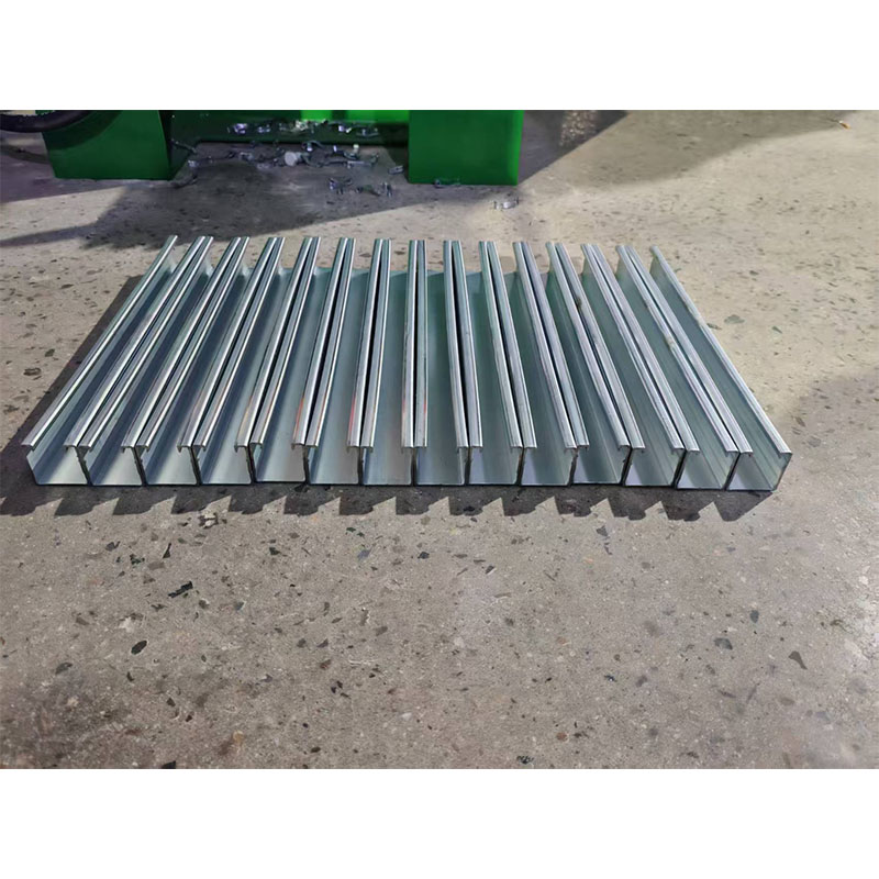 Источник: Заводская продажа станков для изготовления солнечных монтажных конструкций, станков для профилирования стальных водосточных желобов и водосточных систем