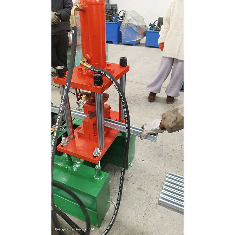 Источник: Заводская продажа станков для изготовления солнечных монтажных конструкций, станков для профилирования стальных водосточных желобов и водосточных систем