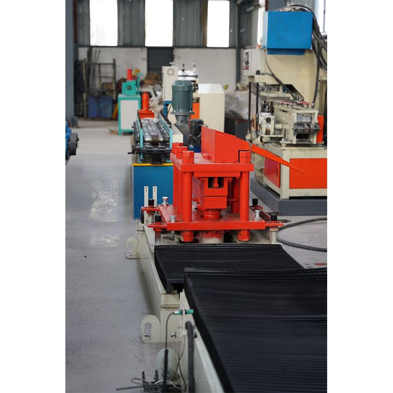 Источник: Заводская продажа станков для изготовления солнечных монтажных конструкций, станков для профилирования стальных водосточных желобов и водосточных систем