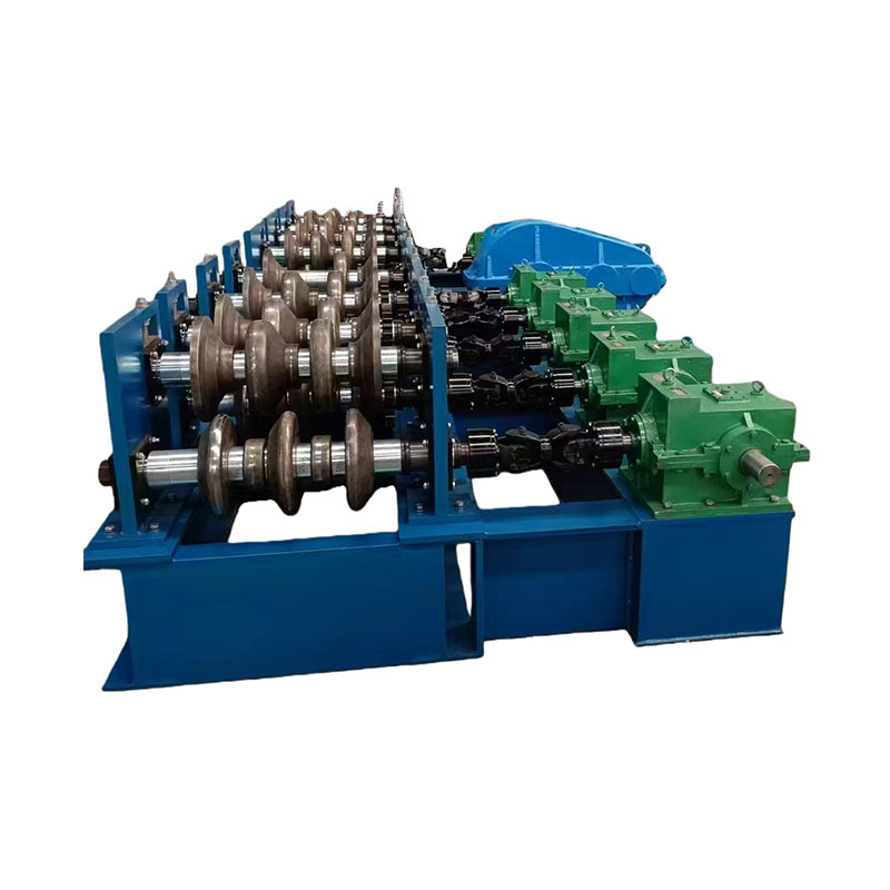 Производство высококачественных автоматических трехволновых станков для холодной прокатки и выравнивания дорожных ограждений