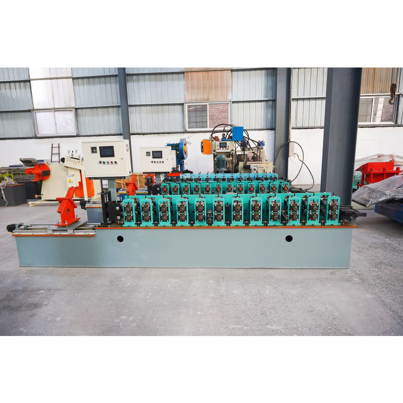 Станок для профилирования профилей для тепличной пленки.