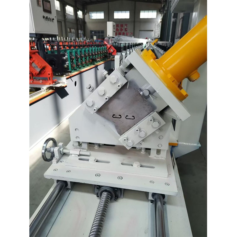 Станок для профилирования профилей для тепличной пленки.