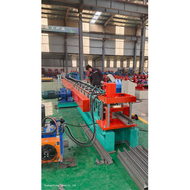 Станок для профилирования стеллажей для супермаркетов