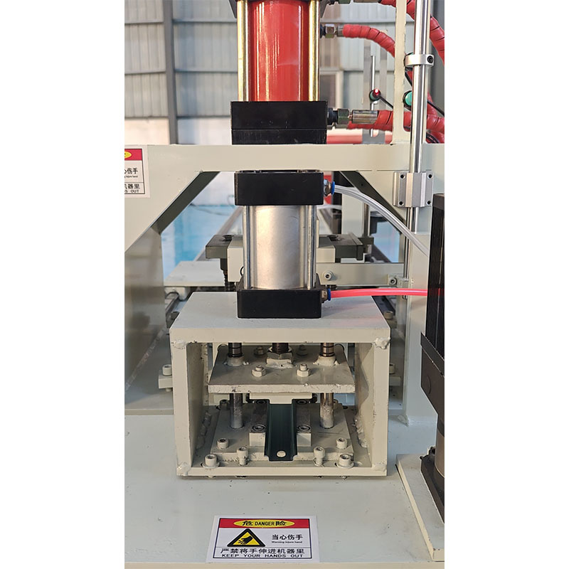 Станок для штамповки и резки металлических изделий
