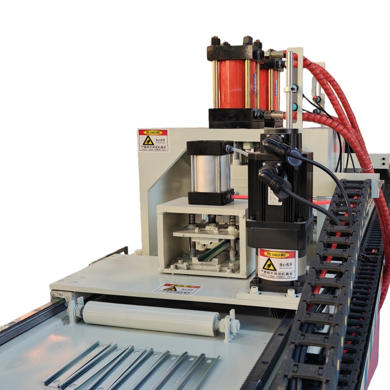 Станок для штамповки и резки металлических изделий