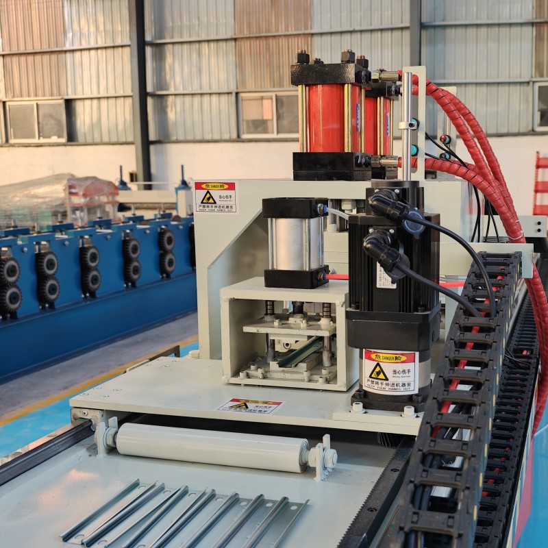 Станок для штамповки и резки металлических изделий