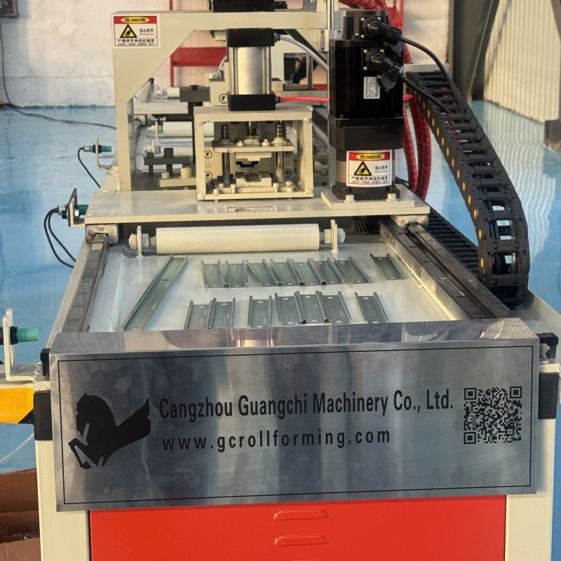 Станок для штамповки и резки металлических изделий