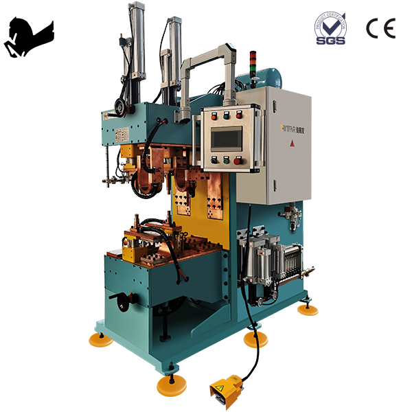 Аппарат для точечной сварки кронштейнов для фотоэлектрических элементов