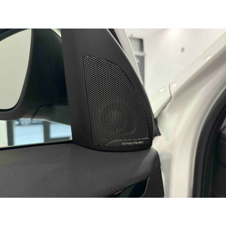 BMW X1: Не просто средство для поездок на работу, а ваш универсальный спутник в дороге - Международная автомобильная торговая компания "Racer-house"