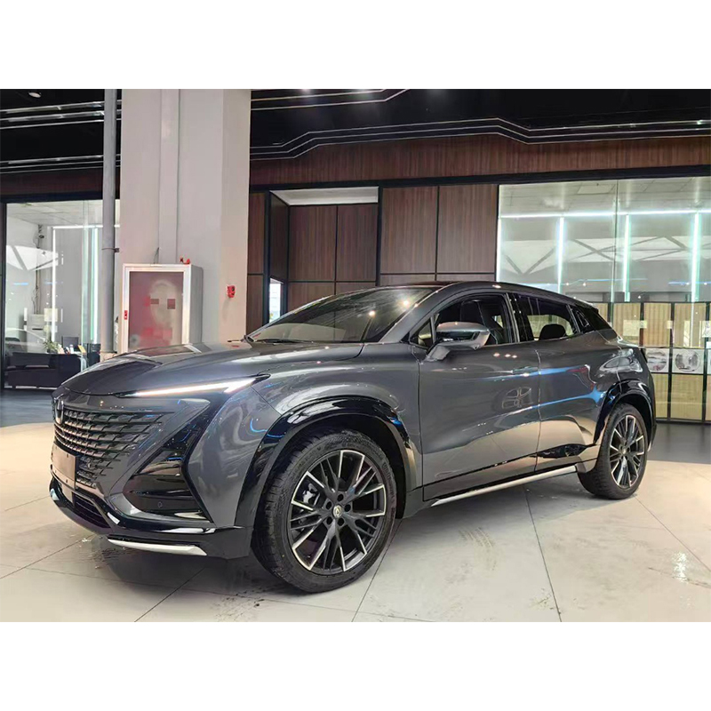 Changan UNI-T 2023 года выпуска (комплектация 1.5T Deluxe  «Цзуньсин») не просто стильный компактный кроссовер, а ваш интеллектуальный спутник в городе